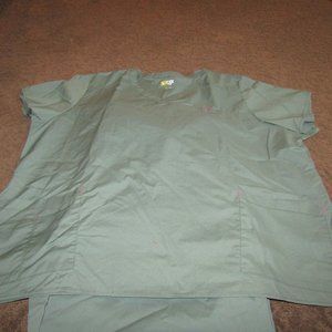 Wonder Wink Womens Scrub Set